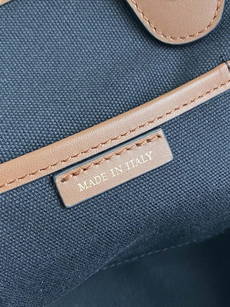 Bv*b*rry shopping bags